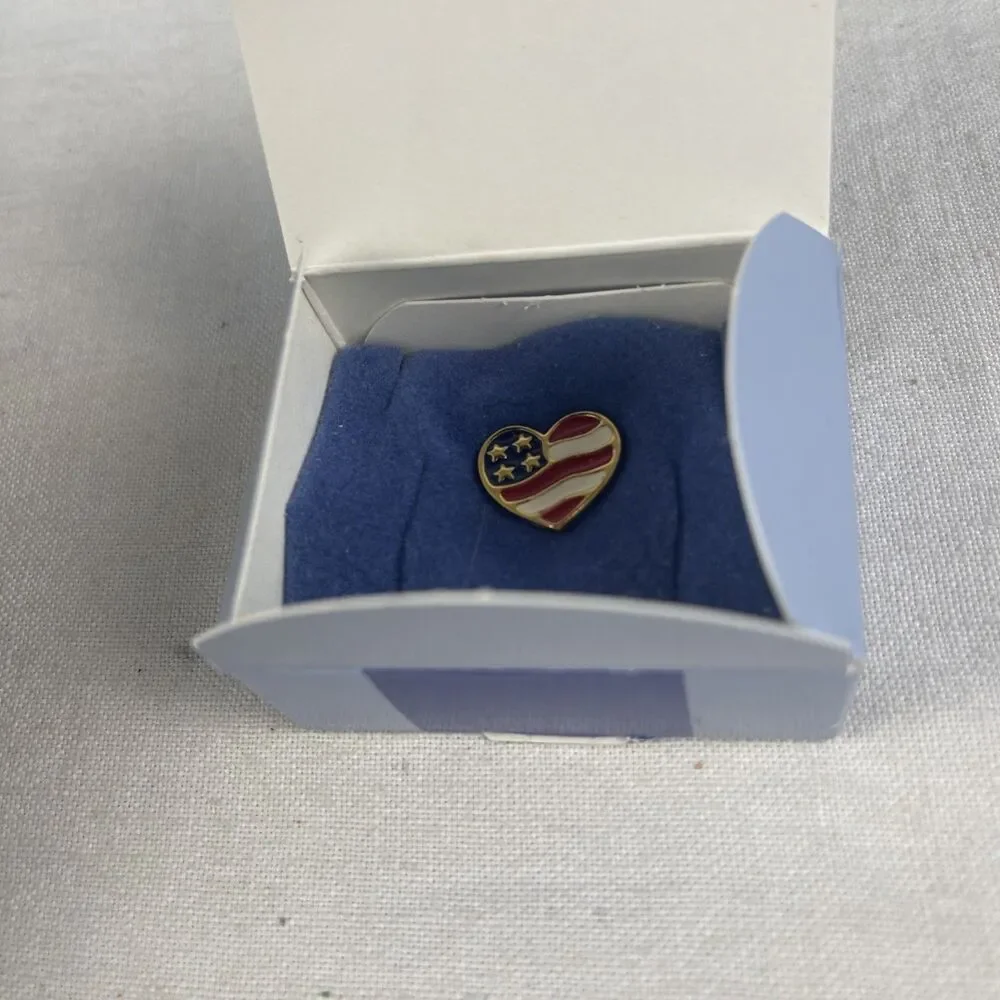 2001 Avon American Flag Heart Made In USA Lapel Pin New In Box